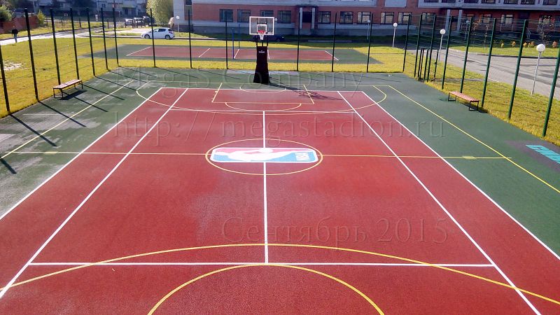 Выполнены работы по нанесению баскетбольной разметки и логотипов «СИБУР» и NBA на уличной площадке. 